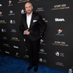 جون ترافولتا يستقبل عام 2025 بالتقاط صورة مع أبنائه