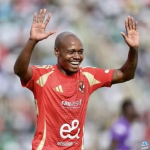 “رسالة وداع”.. الأهلي يودع بيرسي تاو الجنوب إفريقي بعد رحيله لقطر القطري بعد (126) مباراة بالقميص الأحمر