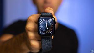 ساعة Apple Watch تنقذ حياة والد تيم كوك.. التنفيذي لشركة آبل يروي القصة كاملة