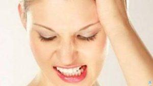 نشرة المرأة والمنوعات| الجز على الأسنان سبب لنقص هذا الفيتامين.. احذر تناول هذه الفواكه إن كنت تعاني من الصداع