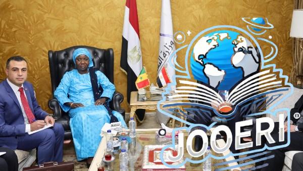 وزير الصناعة يبحث مع وزيرة الصيد والموانئ السنغالية تعزيز التعاون بين البلدين
