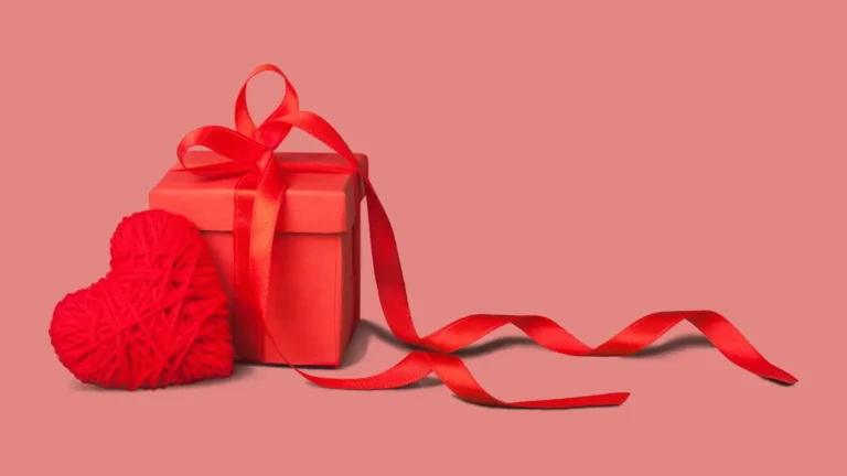 ازاي تختار هدية عيد الحب المثالية لشريك حياتك 2025؟