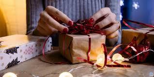 اختيار الهدية المثالية لفتاة في سن 16: نصائح وأفكار