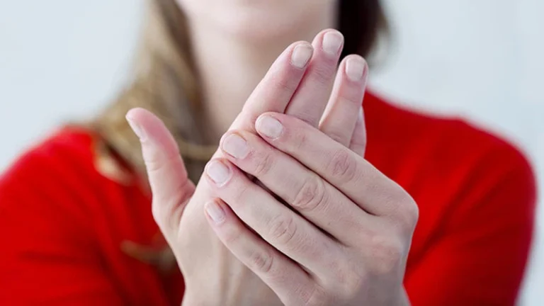 أفضل طرق علاج تورم الأصابع في فصل الشتاء باستخدام الأدوية الطبية الفعالة