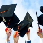 أجمل عبارات تخرج للأصدقاء 2025 بكلمات ساحرة من القلب إلى القلب.