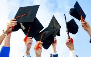 أجمل عبارات تخرج للأصدقاء 2025 بكلمات ساحرة من القلب إلى القلب.